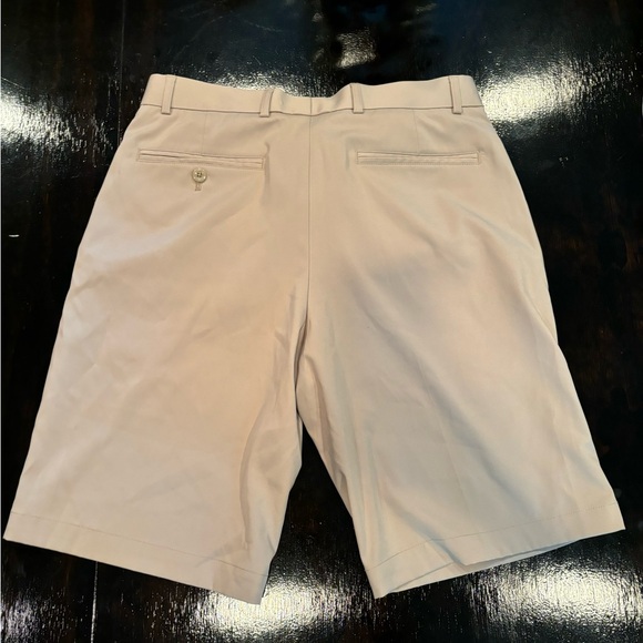 Men’s golf shorts - Picture 3 of 3